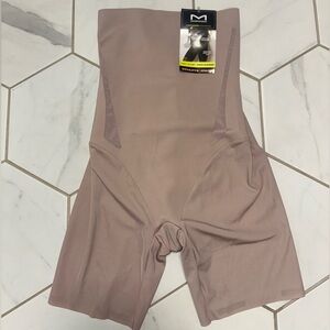 Maidenform Women's Medium Modern Sculpts High Waist Extra Firm Thigh Slimmer NWT